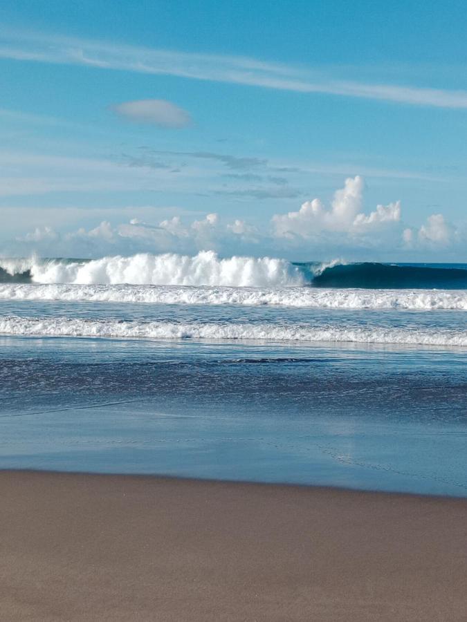 Rumah Nalu Surf Camp Krui Exterior foto
